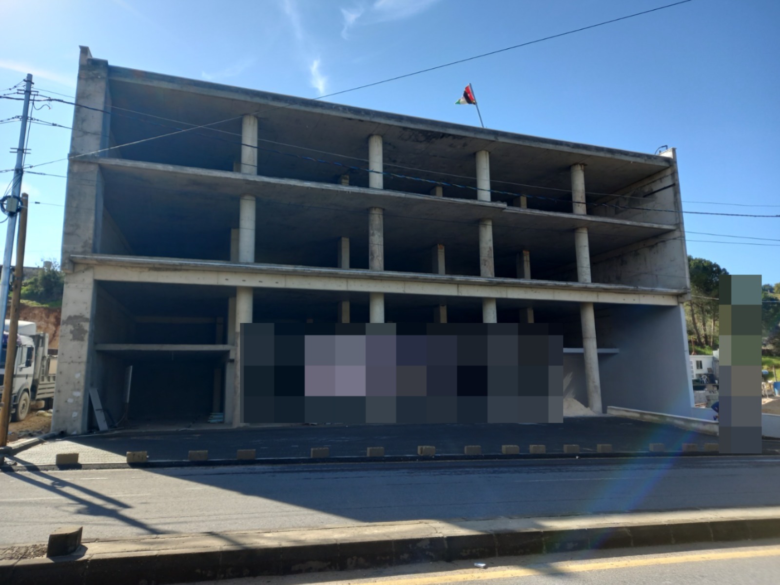Commercial shops under construction in a prime location in Al-fuhays, suitable for banks, restaurants, and cafés – a great investment opportunity. - Rent in Amman